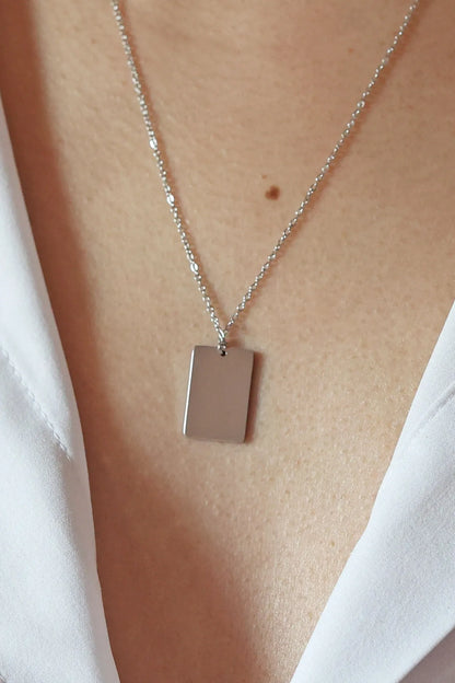 Collier médaille rectangle en acier inoxydable argent gravé MARGAUX