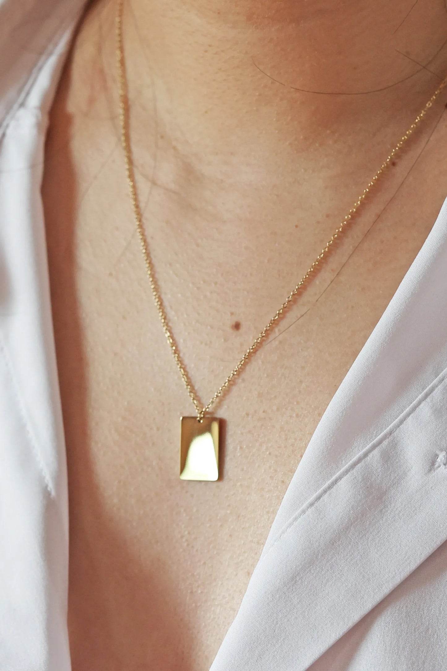 Collier médaille rectangle en acier inoxydable gravé MARGAUX doré