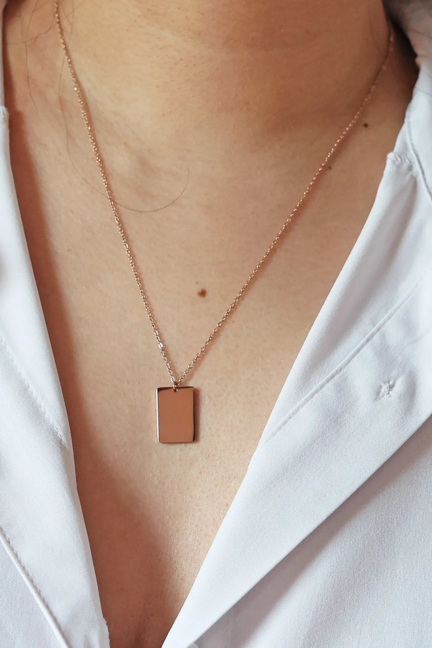 Collier médaille rectangle en acier inoxydable gravé MARGAUX or rose