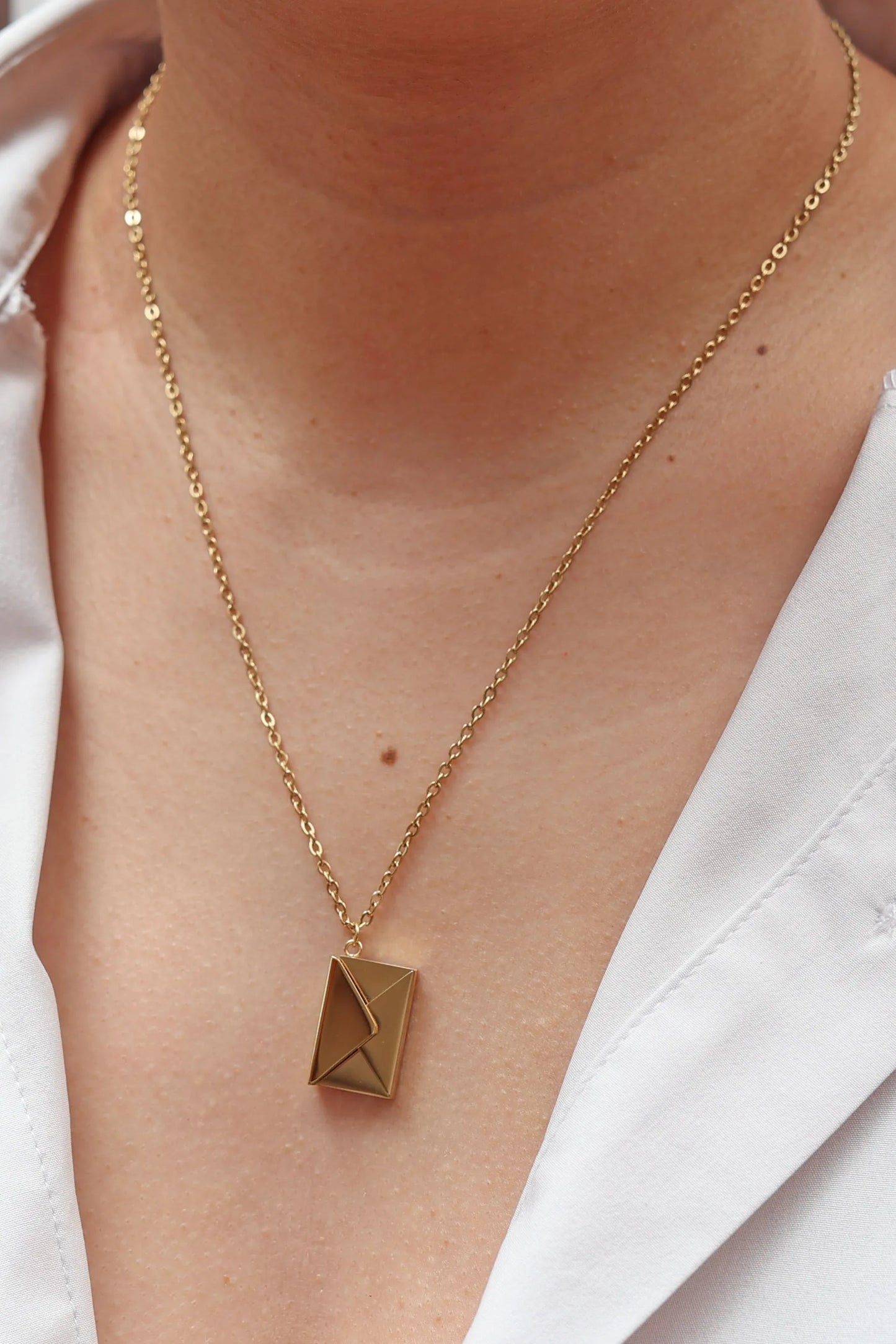 Collier enveloppe personnalisable en acier inoxydable doré avec gravure message secret LISE