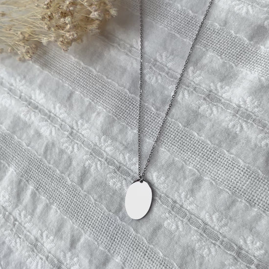 Collier médaille ovale en acier inoxydable argent personnalisable à graver MARGAUX